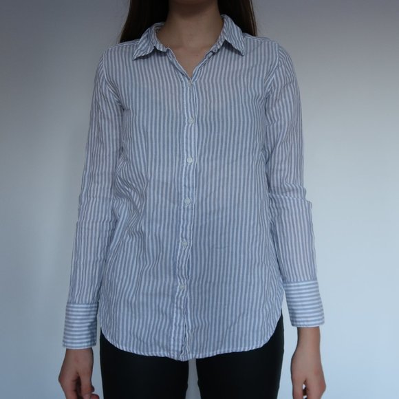 Button up blouse. - Picture 4 of 4